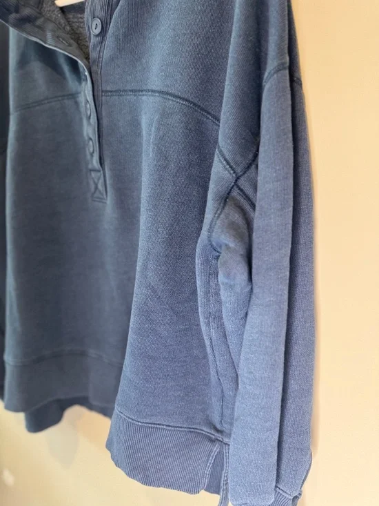 This Feels Seriously Lived in by American Eagle AE Women’s Navy Blue Medium Quar - Picture 3 of 6